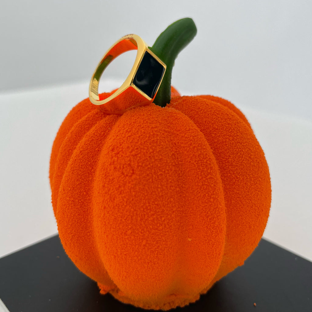 gold ring with pumpkin halloween anillo oro esmalte negro